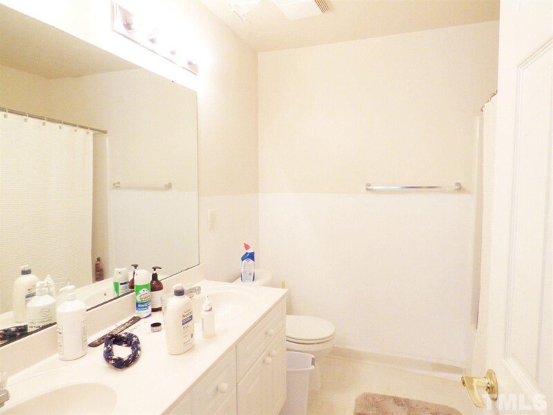 Building Photo - 929 Morreene Rd