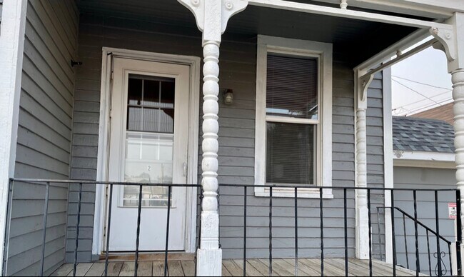 Building Photo - 204 N Main St