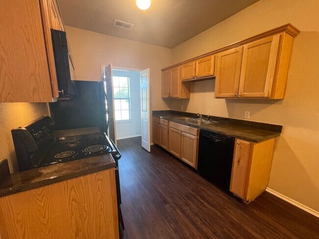 Building Photo - 105-107 Sunburst Court