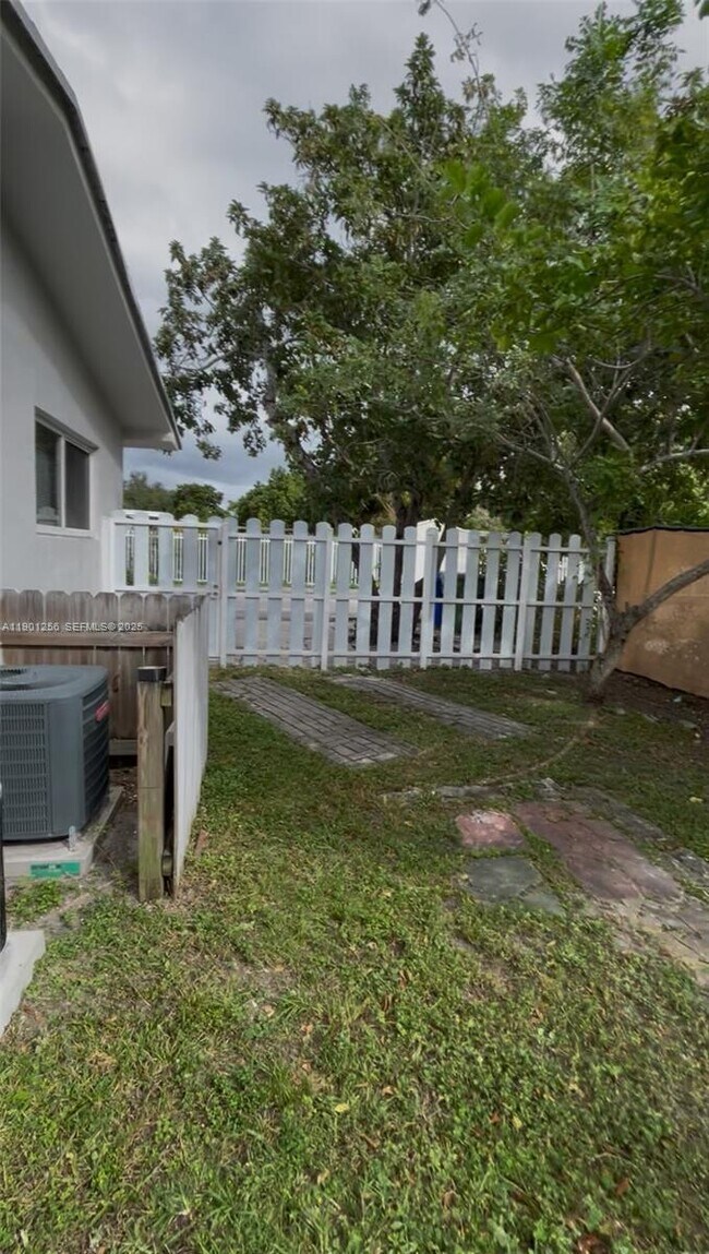 Building Photo - 3760 NW 13th Pl