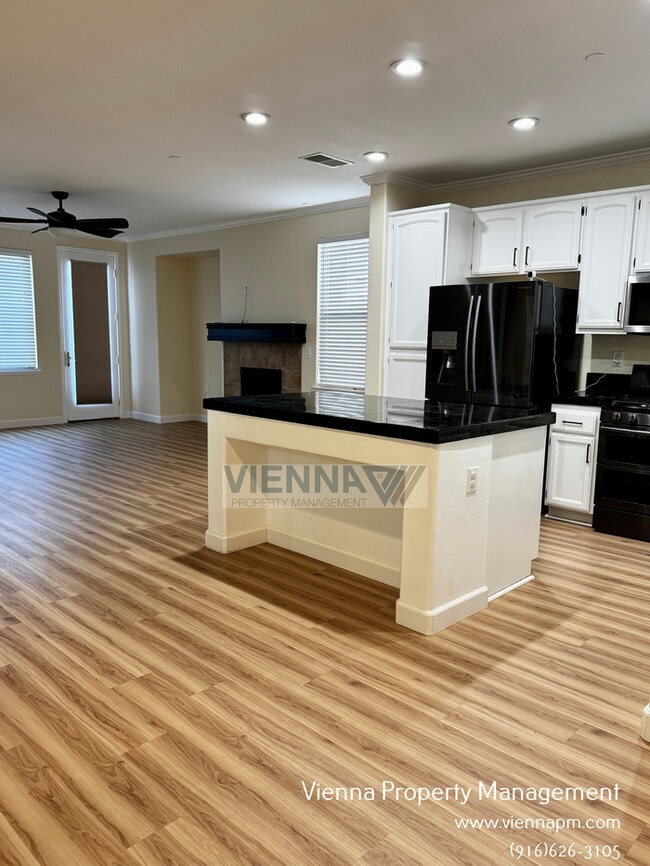 Building Photo - 829 Courtyards Loop