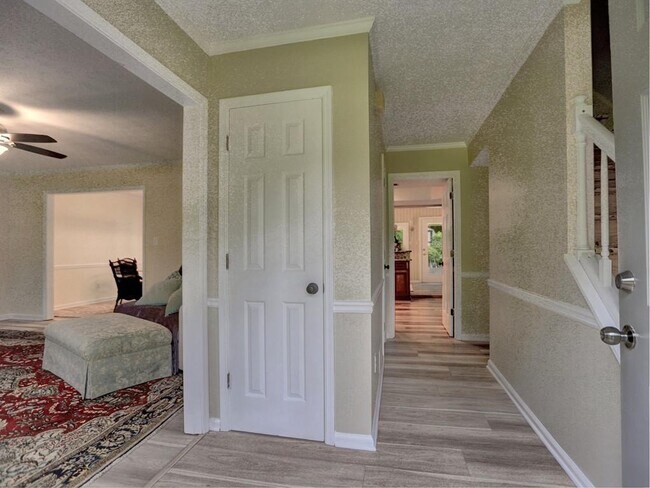Building Photo - 4512 Woodlawn Lake Dr
