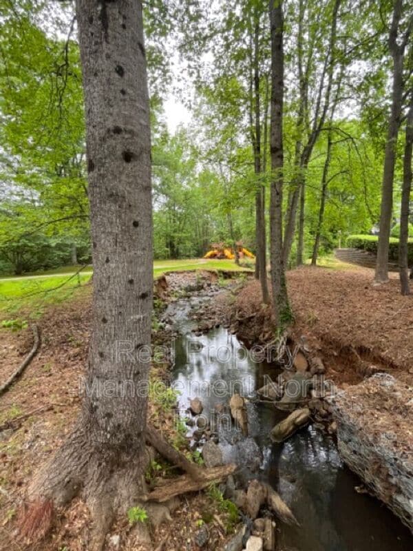 Building Photo - 155 Weatherstone Dr