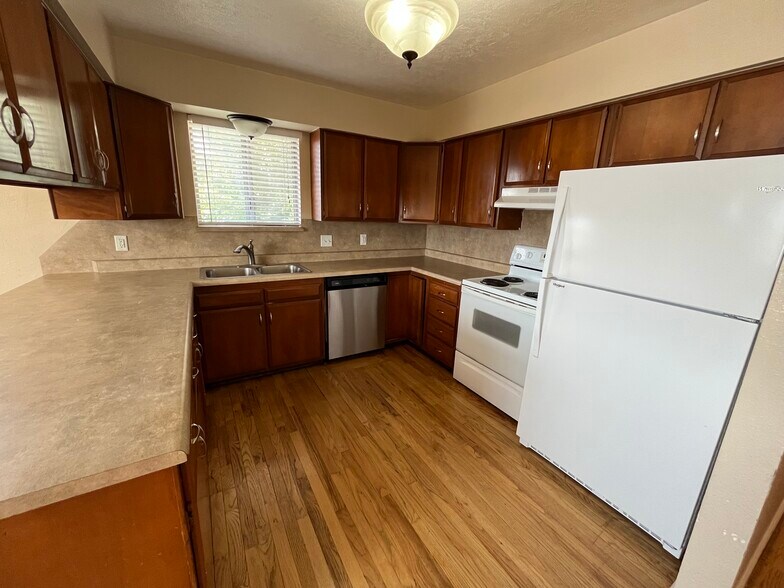 Kitchen - 245 Cherry Hill Dr
