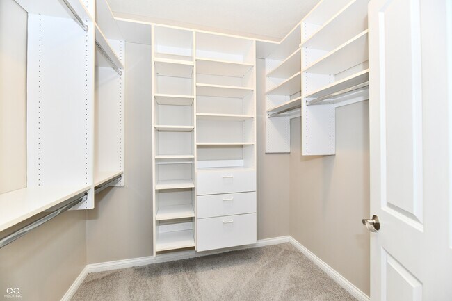 Building Photo - 8555 One W Dr