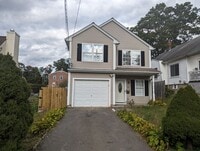 Building Photo - 33 Hallock St