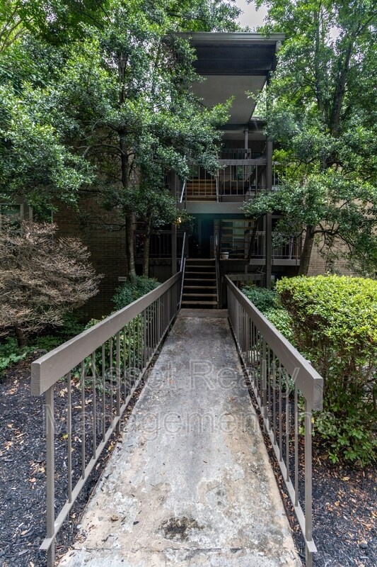 Building Photo - 8510 Madrid Ct