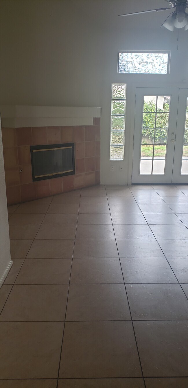 Building Photo - 10612 Sunset Canyon Dr