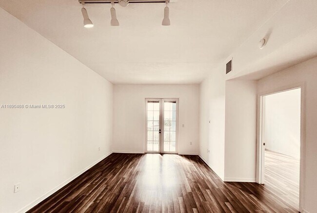 Building Photo - 1200 Town Center Dr