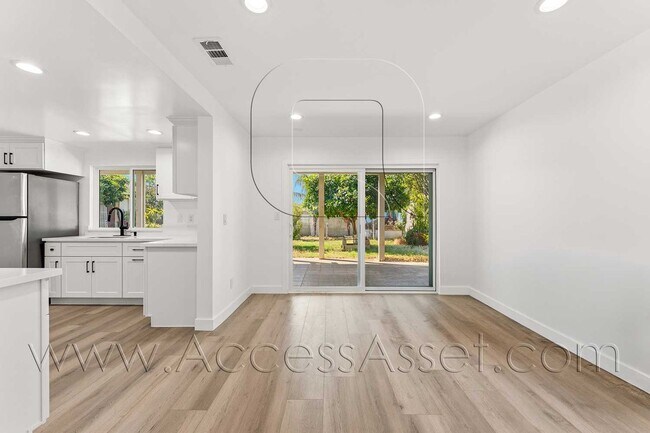Building Photo - 10946 Thrush Dr