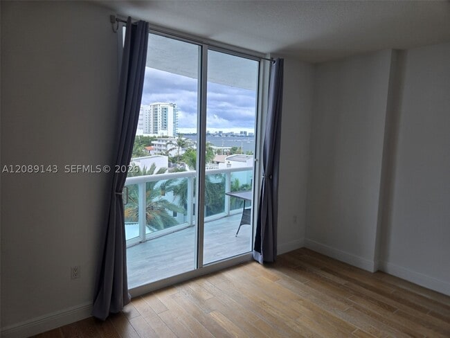 Building Photo - 7900 Harbor Island Dr