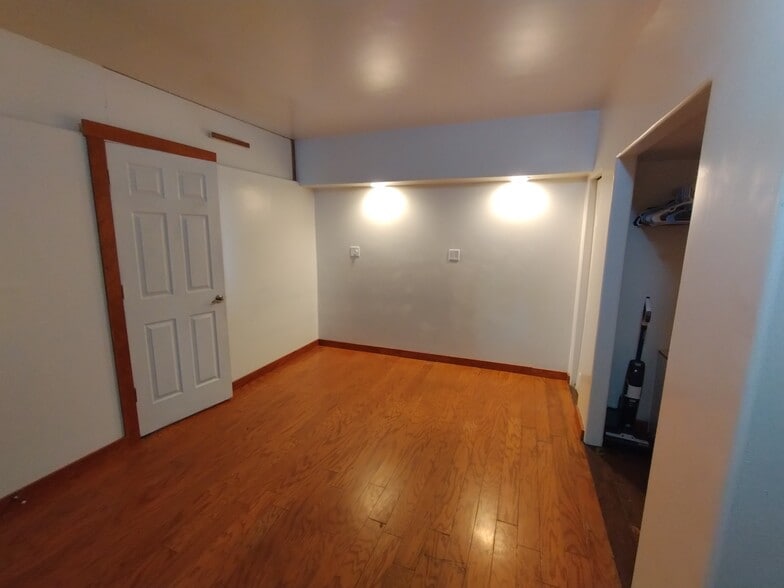 Building Photo - 1680 E Alder St