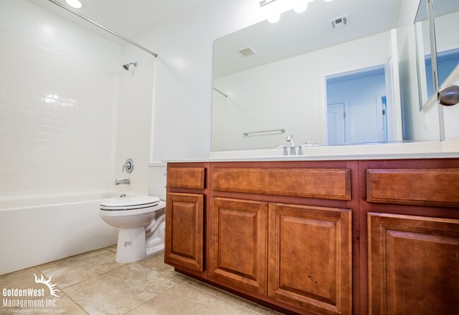 Building Photo - Charming 3Bdm 2.5Ba Home Nestled in a Gate...