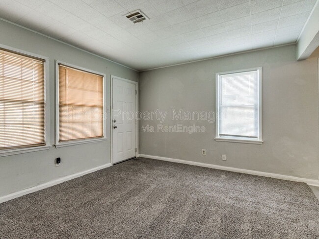 Building Photo - 402 Babb Dr