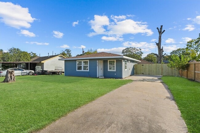 Primary Photo - 5406 Firefly St