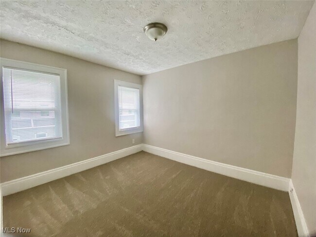 Building Photo - 161 Walnut Terrace