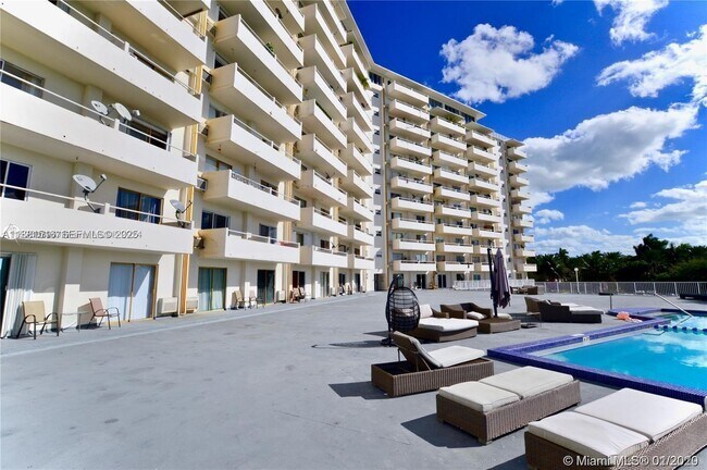 Building Photo - 7904 West Dr