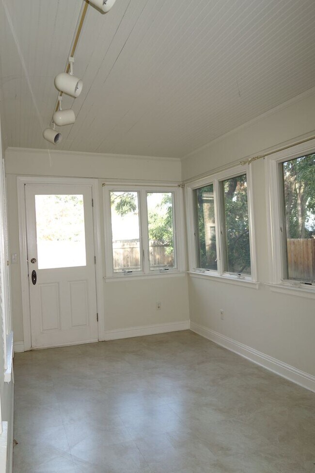 Building Photo - Charming 1910 Winters Home – 3 Bed, 2 Bath – Steps from Historic Downtown