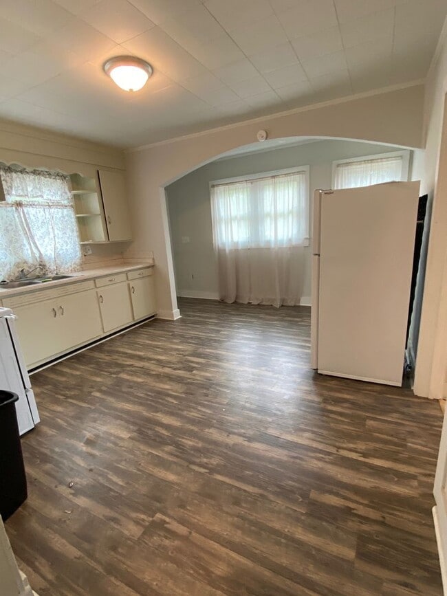 Building Photo - 2 Bedroom House in Seneca