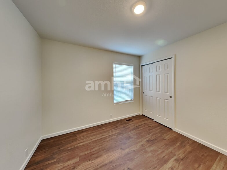 Building Photo - 8444 Sunbow Ct