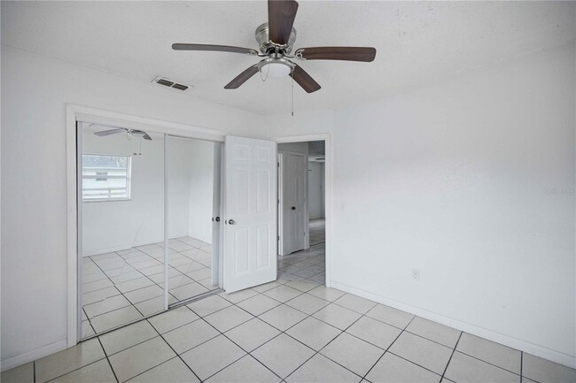 Building Photo - 421 NE 26th Ct