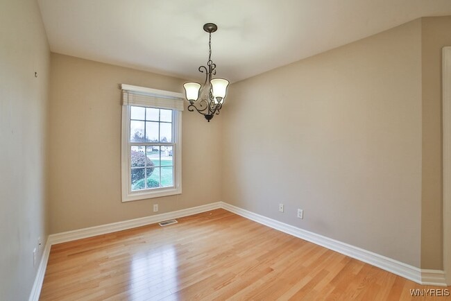 Building Photo - 480 Whitehaven Rd