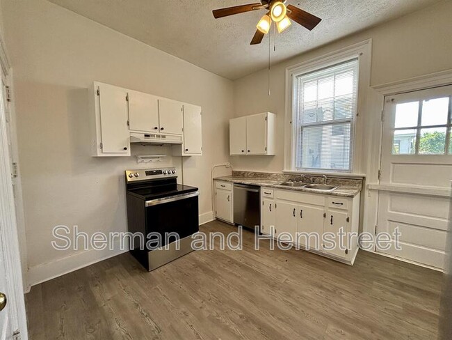 Building Photo - 320 Third Street