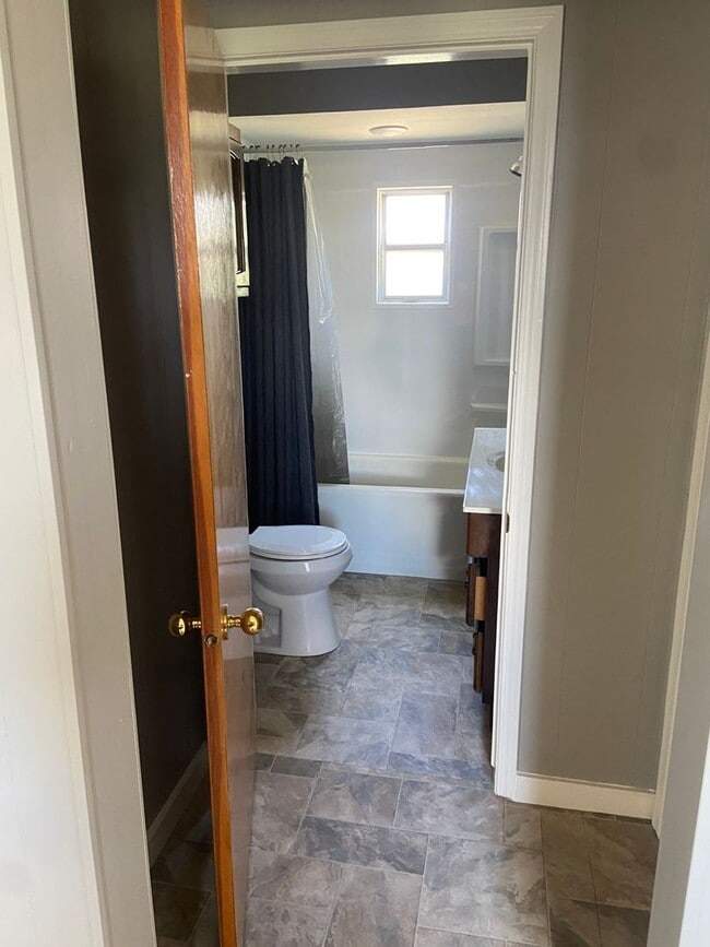 Building Photo - 2 bed 1 bath home in St Anthony