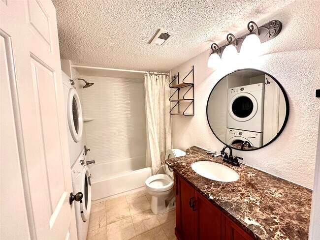 Building Photo - 1311 Antoine Dr