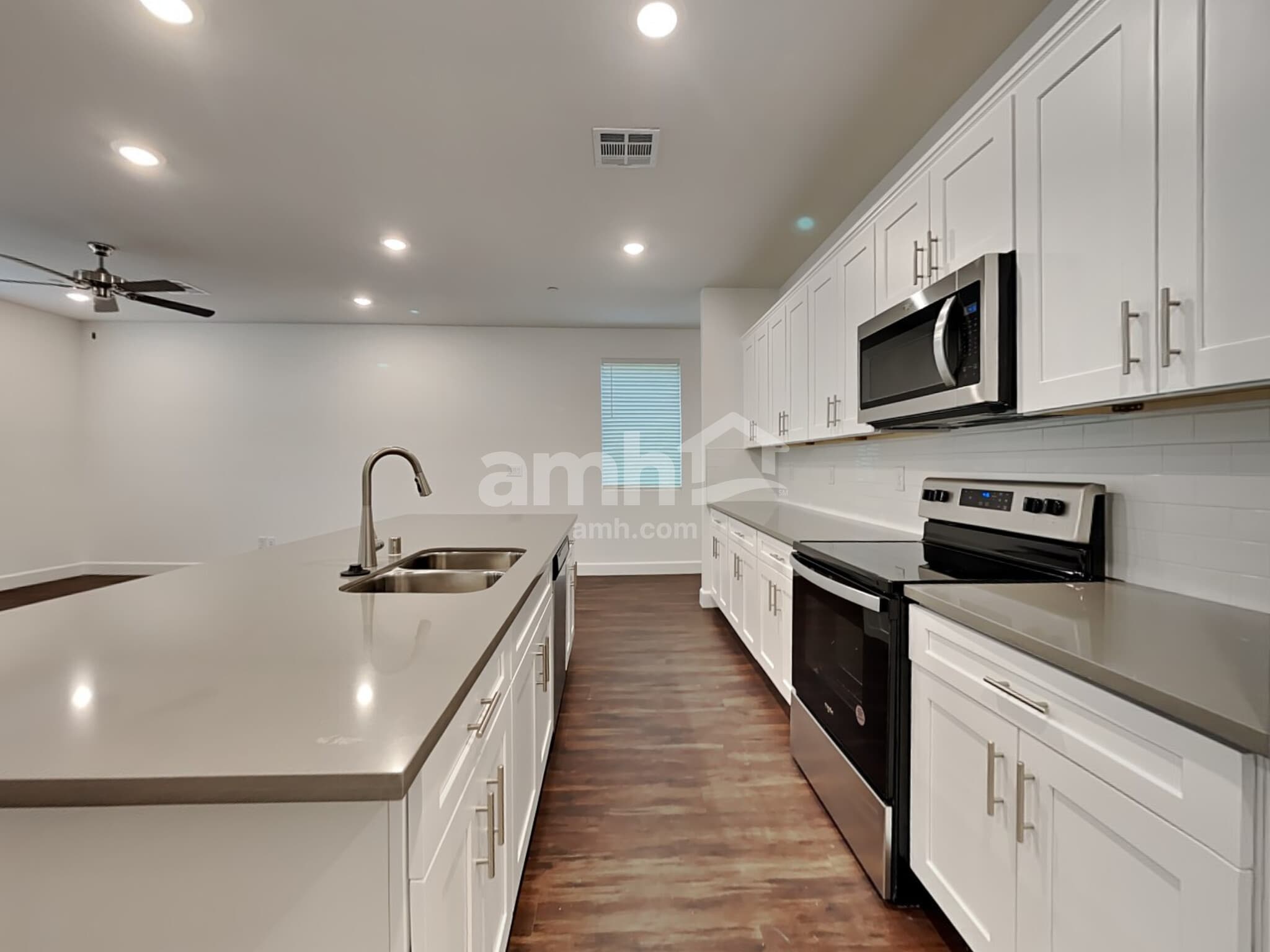 Building Photo - 136 Charmante Tulip Ln