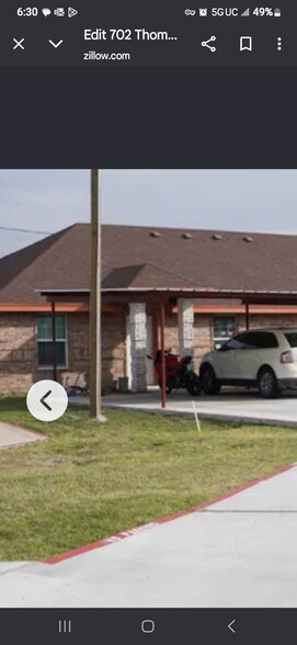 Front - 702 Thompson Rd