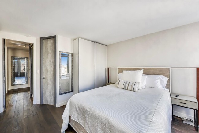 Building Photo - 100 E Walton St