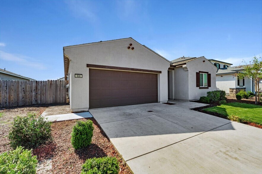 Building Photo - 830 Holdenhurst Ln