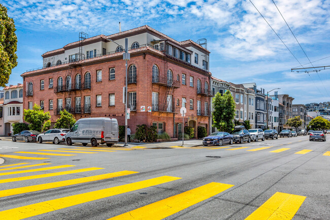 Interior Photo - 3560 Divisadero