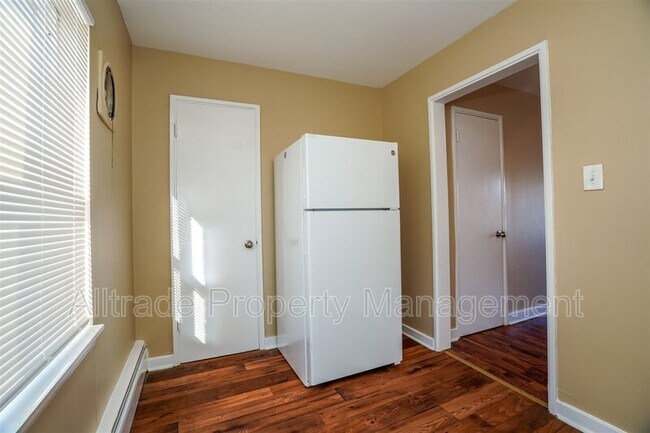 Building Photo - 1443 Nightingale Rd