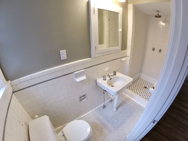 Building Photo - 6/1 Remodeled LUXURY house 2 blocks from CMU.