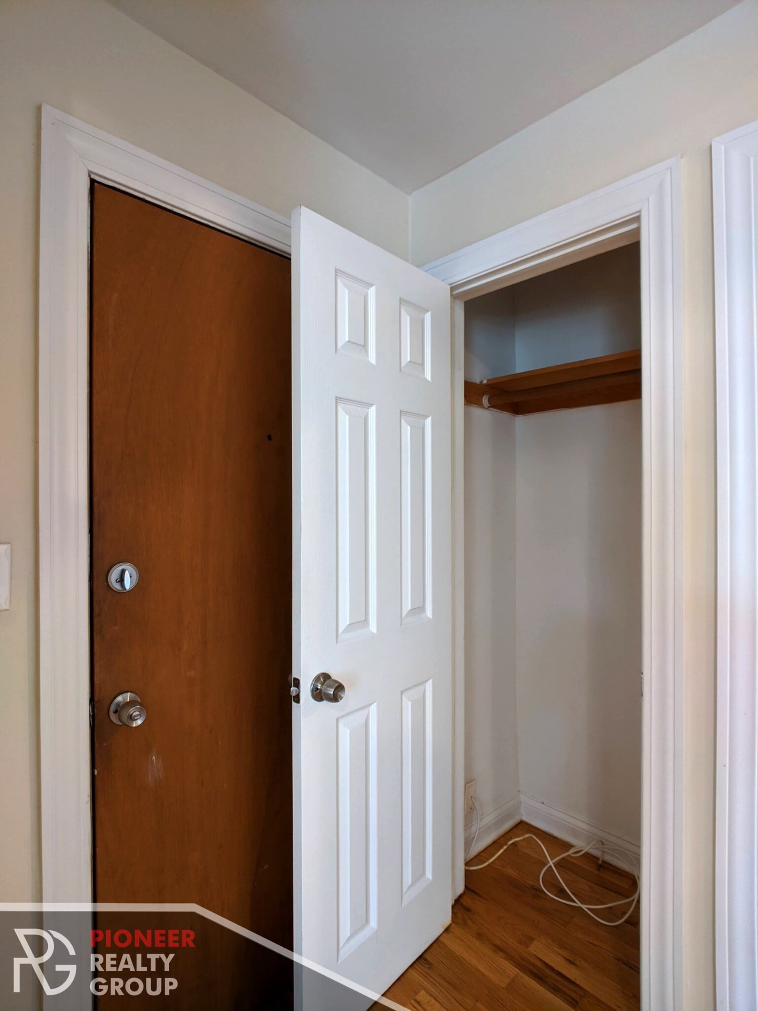 Building Photo - 634 W Barry Ave