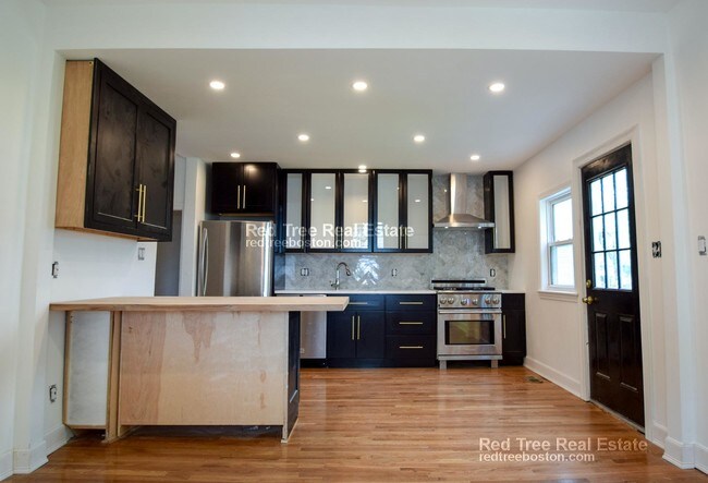 Building Photo - 32 Cedar St