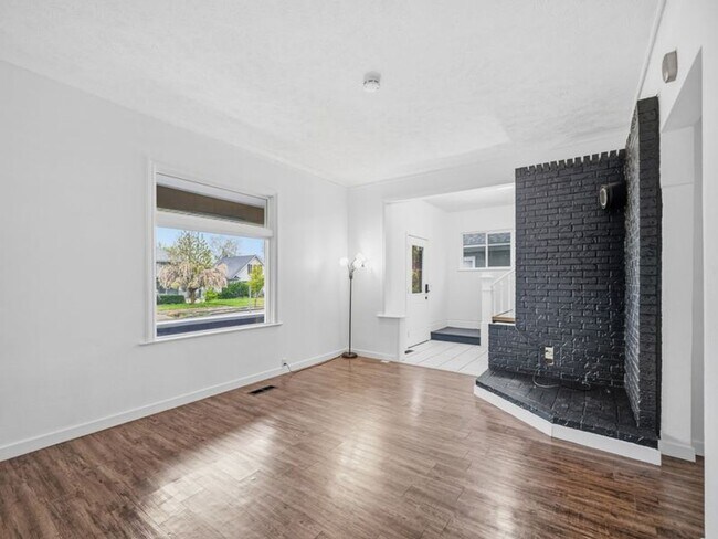 Building Photo - Stunning Updated Home in North Spokane | Bright Interiors, Modern Kitchen & Private Patio