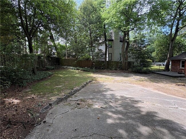 Building Photo - 515 Allen Rd NE