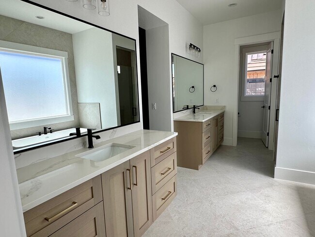 Building Photo - Stunning 5 Bedroom Home with Premium Upgrades Throughout