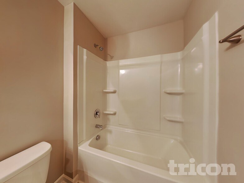 Building Photo - 126 Calderdale Ln