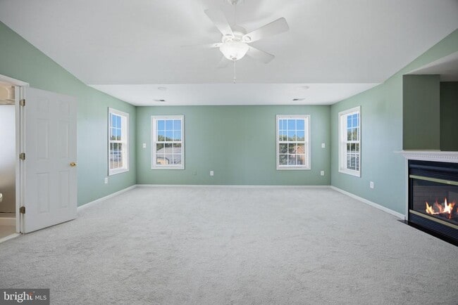 Building Photo - 20 Pinehurst Ln
