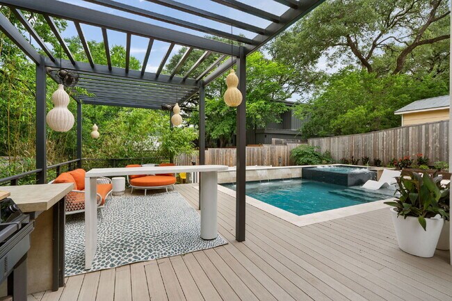 Building Photo - Modern Oasis in Bouldin Creek