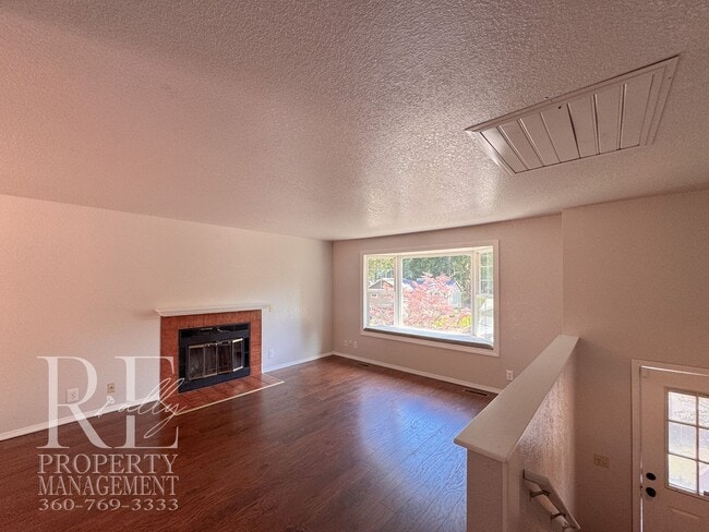 Building Photo - Freshly Painted East Bremerton Home with Expansive Decks & Flexible Living Space