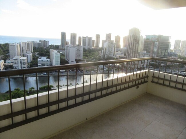 Building Photo - 2 Bed 2 Bath 1 Parking at Marco Polo Apartments, Amazing Views 28th Floor!!!