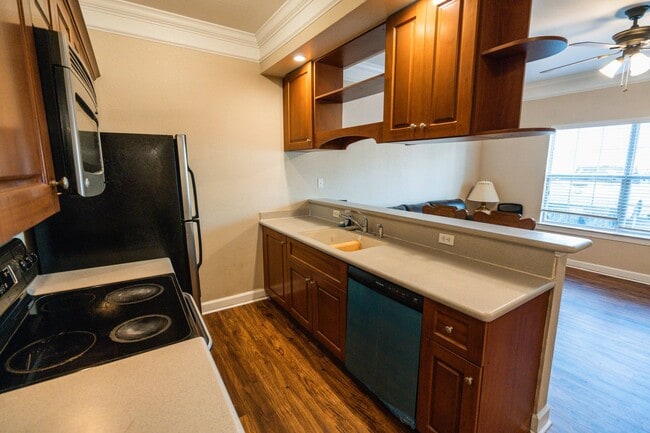 Building Photo - Super cute 3 Bedroom/3Bathroom Townhome in...