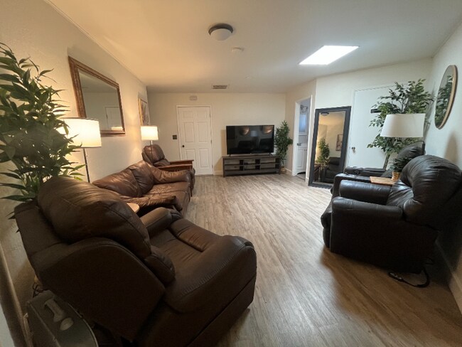 Building Photo - 7327 Sovereign Ct