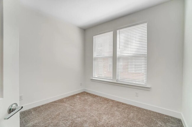 Building Photo - 5013 Sovereignty Ct