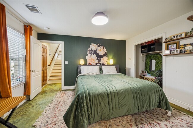 Building Photo - 2207 Austin St